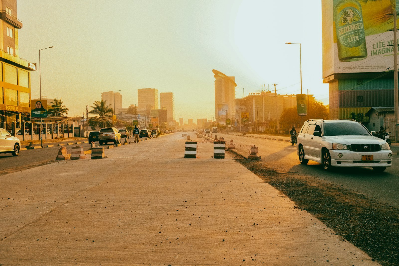 Route en construction dans une ville africaine